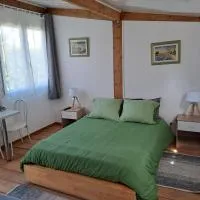 Viesnīca Chambre basilic 2p, 2 nuits max, dans petit chalet 6km du festival de piano de la roque d'anthéron pilsētā Rognes