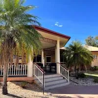 Western Heritage Motor Inn، فندق في مورانبا