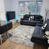 Spacious & Cosy Holiday Home in Manchester
