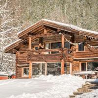 Spectacular Chalet with 5 ensuite bedrooms and sauna, hotel in Les Tines, Chamonix-Mont-Blanc