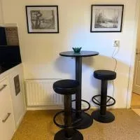 B & E Apartment, hotel Huddingében