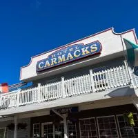 Hotel Carmacks, hotel di Carmacks