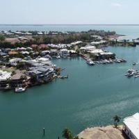 Marina Views Apartment Cullen Bay, hotel perto de Delissaville Airport - DLV, Larrakeyah