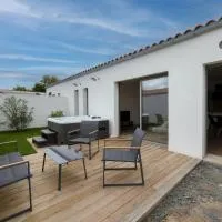 Un cocon climatisé avec jacuzzi, hôtel à Marsilly