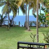 Villa piscine bord de mer 3 chambres、Case-Piloteのホテル