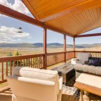 Hot Tub and Fire Pit Idyllic Getaway in Angel Fire!，天使火城天使之光機場 - AXX附近的飯店