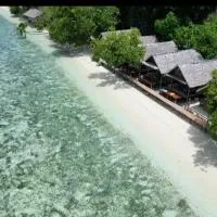 Mambetron Homestay, Kri Island, Raja Ampat,Pulau Mansuar的飯店