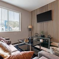 Private, Modern Luxury 2 Bd/ 2 Ba, hotel near John Wayne Airport - SNA, Santa Ana