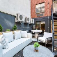 Luxury 3BR Duplex w Private Patio in Upper East, hotel din Upper East Side, New York