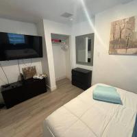 Quiet & Centrally located House - PRIVATE PARKING, LAUNDRY AND STORAGE FOR LUGGAGE, hotel v oblasti Wynwood Art District, Miami