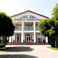 Hotel Grand Aristocrate, hotel di Dubovtsy