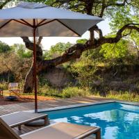 Nomads Den Luxury Villa with Riverbed View: Hoedspruit, Hoedspruit Hava Kuvvetleri Üssü - HDS yakınında bir otel