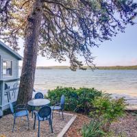 Quiet Plymouth Cottage on Great South Pond!, hotelli kohteessa Plymouth lähellä lentokenttää Plymouth Municipal -lentokenttä - PYM 