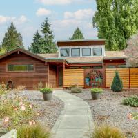 Beautiful Seattle Home with Patio about 9 Mi to Downtown: bir Seattle, West Seattle oteli