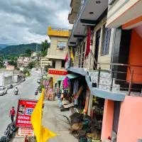 GIRISH ALAY HOME STAY，Rudraprayāg的飯店