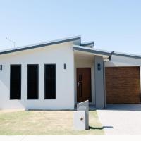 New Home close to Airport hospital Coles & Resto, hotel in zona Aeroporto di Mackay - MKY, Mackay