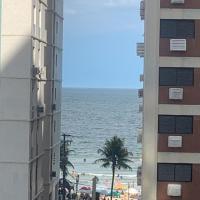 Apartamento Astúrias a menos de 50m da praia, hotel em Astúrias, Guarujá