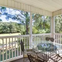 Golf & Resort Perks: Premier Condo 10 mi to Myrtle, hôtel à Longs