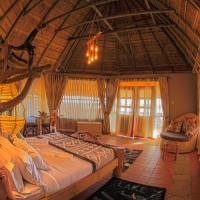 Lake Munyanyange Caves Lodge, hotel in Kasese