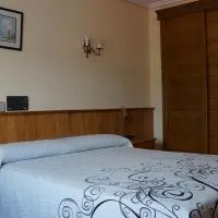 Hotel Larry, hotel in Cee