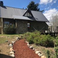 El Tranco - Casa "Bajada Poujardieu", hotel in Junín de los Andes