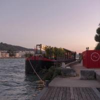 LA PENICHE - Bed And Bicycle - Vienne, hotel in Sainte-Colombe