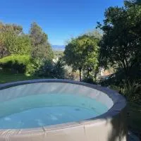 Domaine des Tuilières avec Jacuzzi, hotel di Vallauris