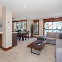 Snowbird 100 - Communal Hot Tub, Walk to Skiing, Two Living Spaces, Parking - Whistler Platinum