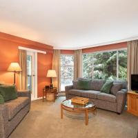 Woodrun Lodge 416 - 1Bed + Den Condo near Village w/ Hot Tub and Pool - Whistler Platinum