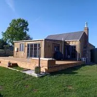 Renagour Cottage - Farmstay with Hot Tub!, отель в городе Уонгануи