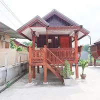 Sappermpool Guest House เรือนภูผา, hotel i Ban Dong Bang