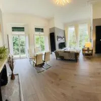 Luxury garden apartment under the Castle, Dover, hotelli kohteessa Dover