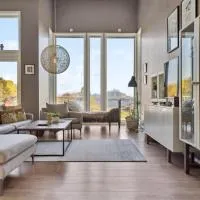 Large villa in Lofoten with fantastic views!, hotel din Stamsund