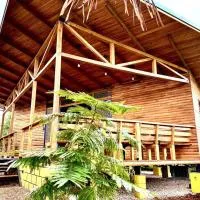 Hoja Azul - Sustainable teak modern cabin in Hojancha, hotel di Hojancha