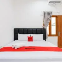 RedDoorz Syariah @ Sakura Hotel Duren Sawit โรงแรมในCuruk Dua