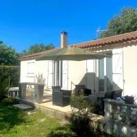 Charmante Maison au pied du Luberon, готель у місті Cheval-Blanc