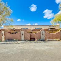 La Colina El Prado Condo with Hot Tub, Deck and Views, hotel perto de Taos Regional Airport - TSM, El Prado