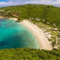 Jeeva Beloam Beach Camp، فندق في Tanjung Ringgit