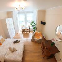 Lovely&Bright Studio Flat Close to Central London, hotel in: Highbury, Londen