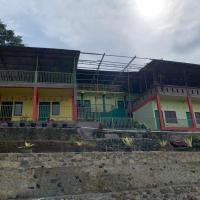 RedDoorz near Pelabuhan Ajibata Parapat – hotel w mieście Parapat