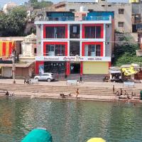 Hotel Ramghat inn -In front of Mandakini River, hotel in zona Chitrakoot Airport - CWK, Sītāpur Mūāfi