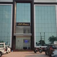 J P PALACE, hotel poblíž Kushinagar International Airport - KBK, Kushinagar