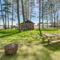 Rustic Cabin w/ Fire Pit, Steps to Sand Lake!، فندق في Northwoods Beach