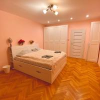 Cheap entire apartment in a super location – hotel w dzielnicy Nowa Huta w Krakowie