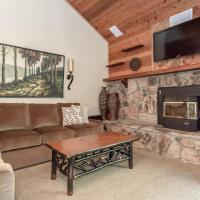 Snowflower #47 - Updated 2 Bedroom & Loft, 3 Bath, Sleeps 8, Steps away from Free Town Shuttle, hotel cerca de Aeropuerto de Mamooth Yosemite - MMH, Mammoth Lakes