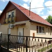 Pintyőke Vendégház Tőserdő, ξενοδοχείο σε Lakitelek