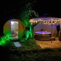 Ferien-Villa direkt am Rhein Sauna/Whirlpool，Götterswickerhamm的飯店