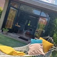 Tiny House in de Boomgaard, hotell i Stad aan ʼt Haringvliet