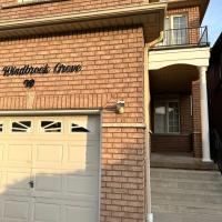 Beautiful Master bedroom unit with private washroom, hotel sa East Credit, Mississauga