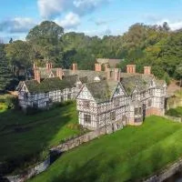 The Generals Quarters at Pitchford Estate، فندق في شروزبري